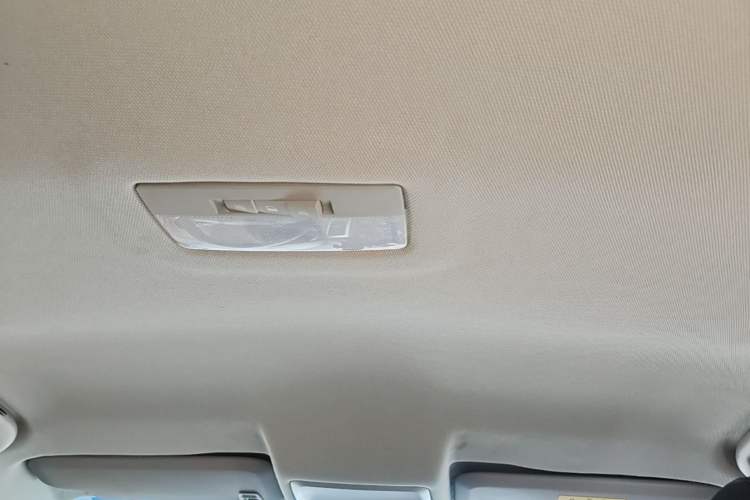 Used Chevrolet Cruze 2015 Hatchback 1.6L Automatic Comfort Edition Headliner