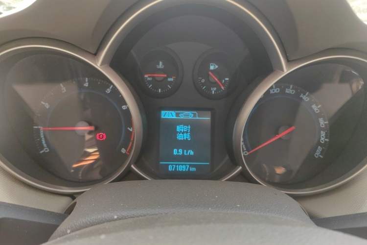 Used Chevrolet Cruze 2015 1.5L Classic SE MT Instrument Cluster