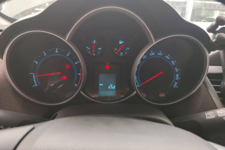 Used Chevrolet Cruze 2015 Hatchback 1.6L Manual Comfort Edition Instrument Cluster