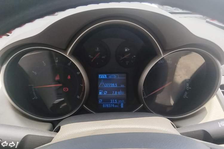 Used Chevrolet Cruze 2015 1.5L Classic SE MT Instrument Cluster