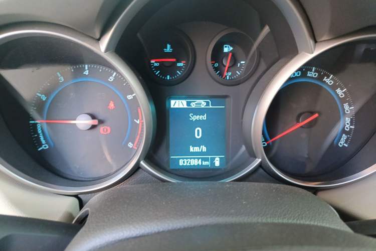 Used Chevrolet Cruze 2015 1.5L Classic SL MT Instrument Cluster