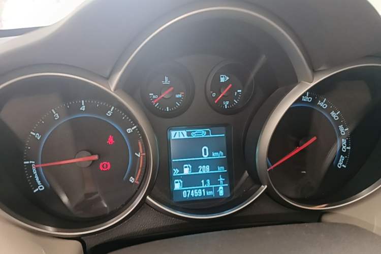 Used Chevrolet Cruze 2015 1.5L Classic SE MT Instrument Cluster