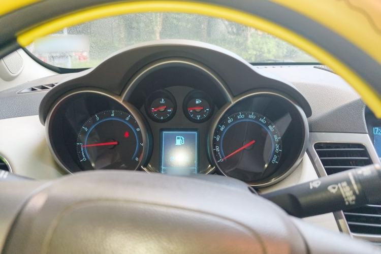 Used Chevrolet Cruze 2015 1.5L Classic SE AT Instrument Cluster