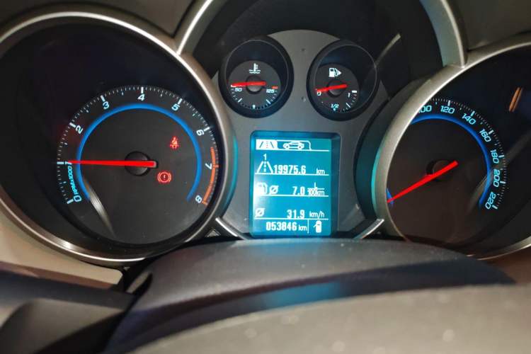 Used Chevrolet Cruze 2015 1.5L Classic SL MT Instrument Cluster