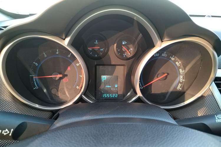 Used Chevrolet Cruze 2015 Hatchback 1.6L Automatic Comfort Edition Instrument Cluster