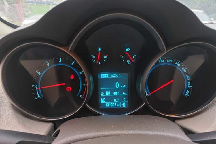 Used Chevrolet Cruze 2015 1.5L Classic SL MT Instrument Cluster