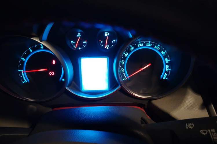 Used Chevrolet Cruze 2015 1.5L Classic SE MT Instrument Cluster
