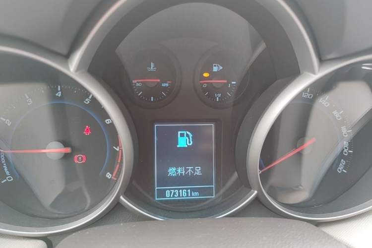 Used Chevrolet Cruze 2015 1.5L Classic SE MT Instrument Cluster