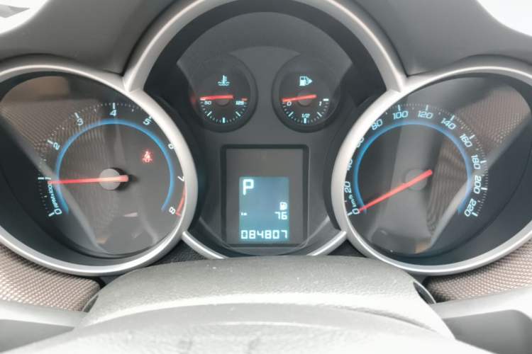 Used Chevrolet Cruze 2015 Hatchback 1.6L Automatic Comfort Edition Instrument Cluster