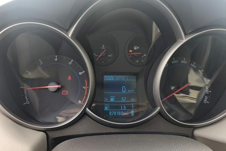 Used Chevrolet Cruze 2015 1.5L Classic SE MT Instrument Cluster
