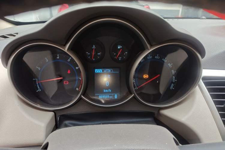 Used Chevrolet Cruze 2015 1.5L Classic SL MT Instrument Cluster