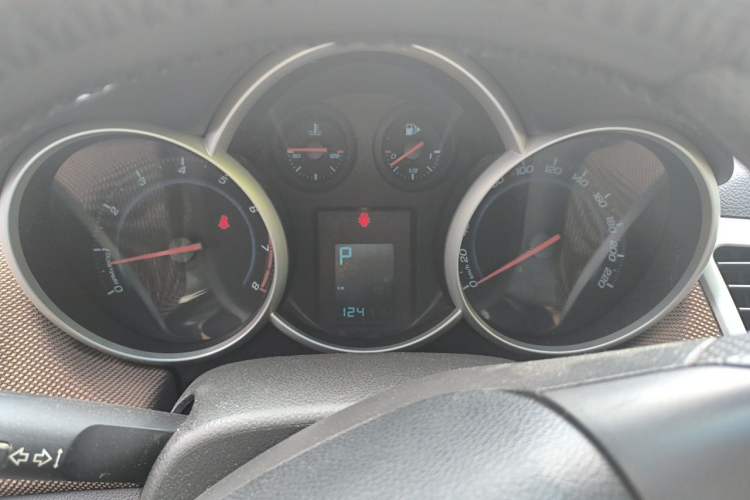 Used Chevrolet Cruze 2015 Hatchback 1.6L Automatic Comfort Edition Instrument Cluster