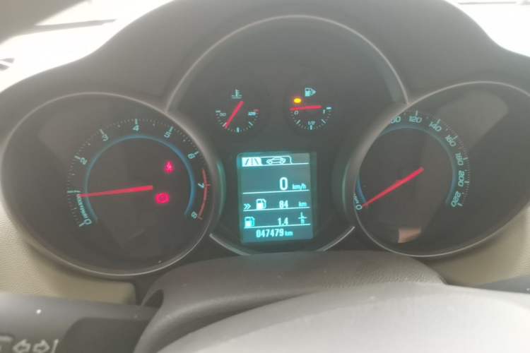 Used Chevrolet Cruze 2015 1.5L Classic SL MT Instrument Cluster