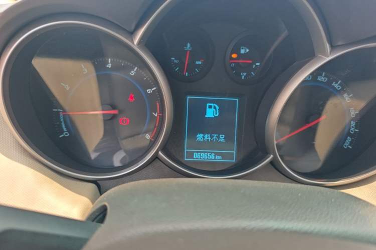 Used Chevrolet Cruze 2015 1.5L Classic SE MT Instrument Cluster