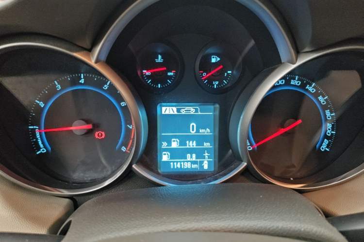 Used Chevrolet Cruze 2015 1.5L Classic SL MT Instrument Cluster