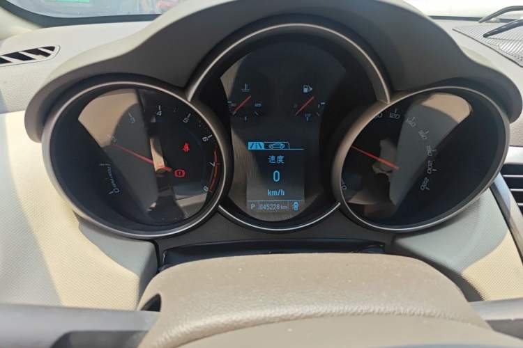 Used Chevrolet Cruze 2015 1.5L Classic SE AT Instrument Cluster
