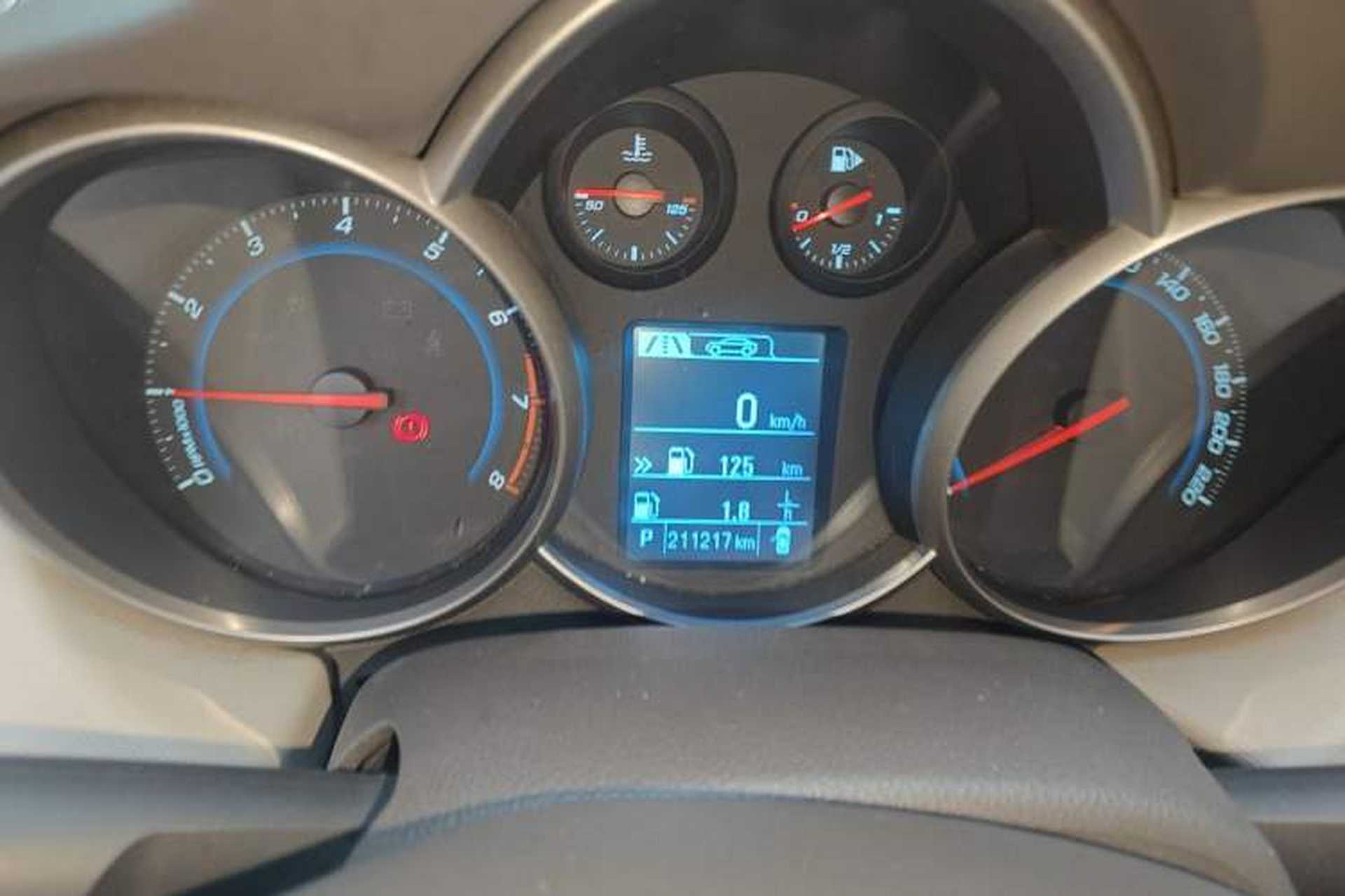 Used Chevrolet Cruze 2015 1.5L Classic SE AT Instrument Cluster