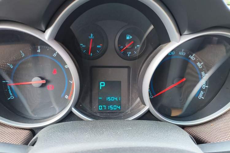 Used Chevrolet Cruze 2015 Hatchback 1.6L Automatic Comfort Edition Instrument Cluster