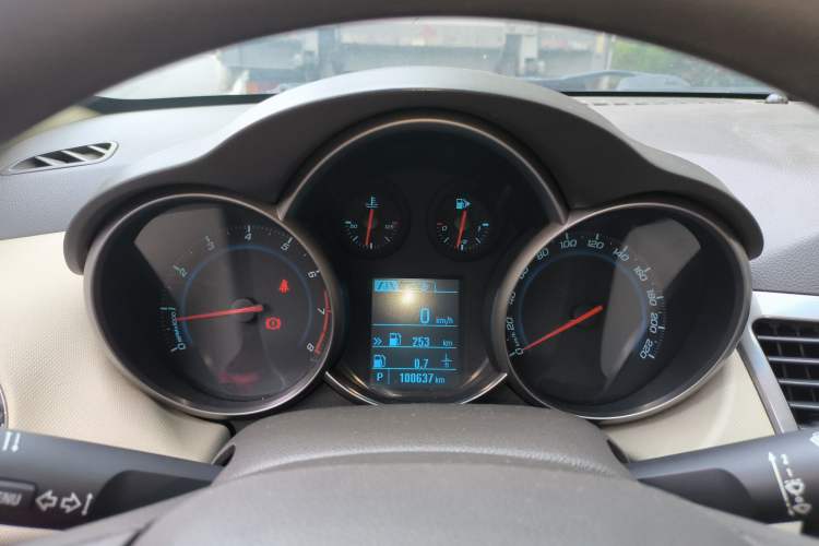 Used Chevrolet Cruze 2015 1.5L Classic SE AT Instrument Cluster