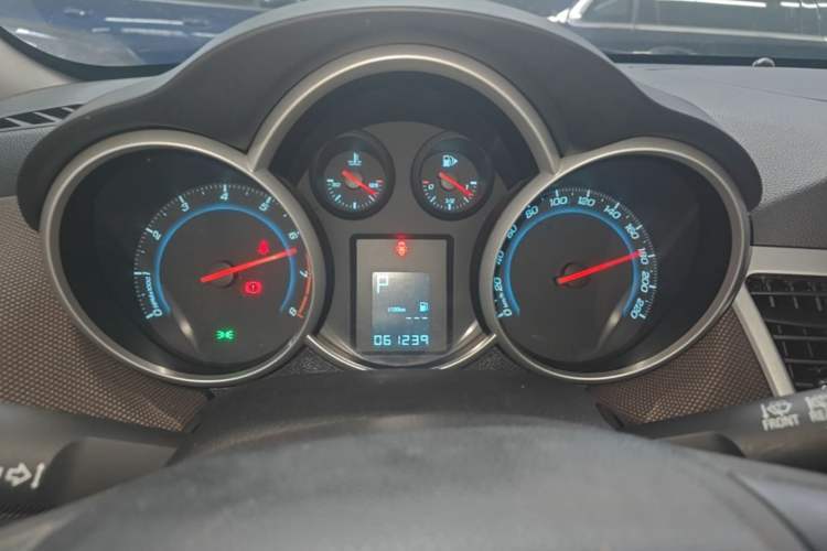 Used Chevrolet Cruze 2015 Hatchback 1.6L Automatic Comfort Edition Instrument Cluster