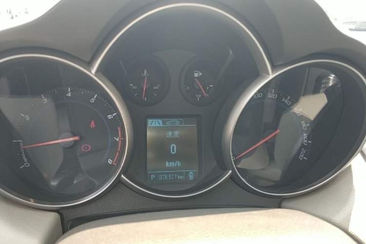 Used Chevrolet Cruze 2015 1.5L Classic SE AT Instrument Cluster