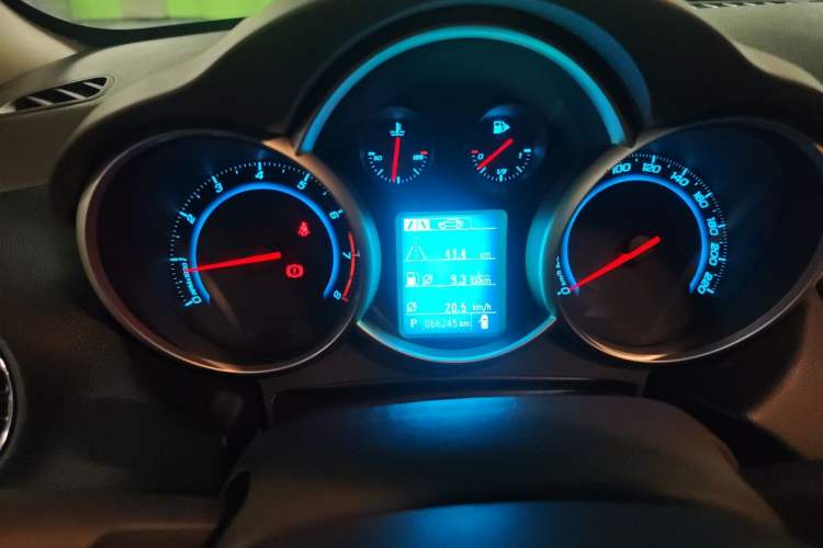Used Chevrolet Cruze 2015 1.5L Classic SE AT Instrument Cluster