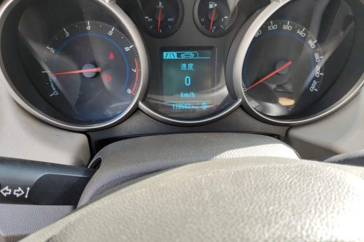 Used Chevrolet Cruze 2015 1.5L Classic SE MT Instrument Cluster