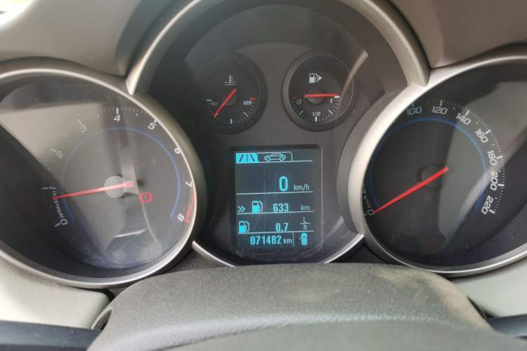 Used Chevrolet Cruze 2015 1.5L Classic SE MT Instrument Cluster