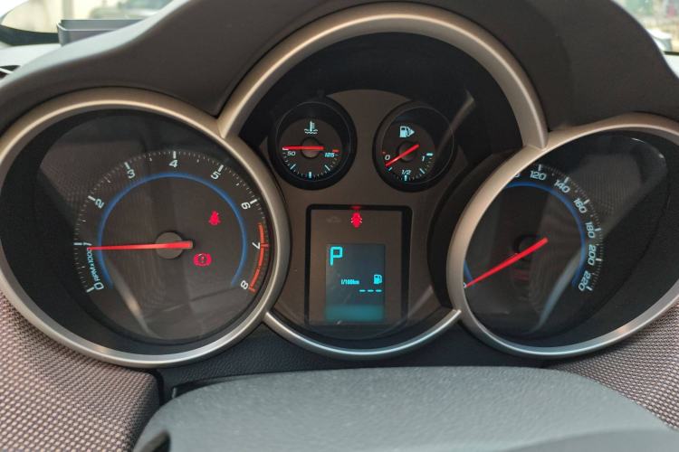 Used Chevrolet Cruze 2015 Hatchback 1.6L Automatic Comfort Edition Instrument Cluster