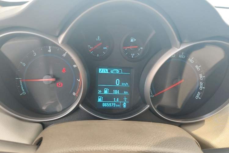 Used Chevrolet Cruze 2015 1.5L Classic SE MT Instrument Cluster