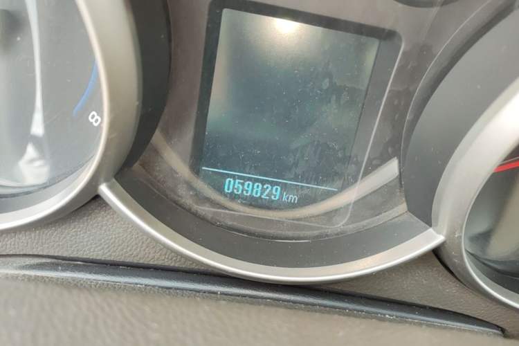 Used Chevrolet Cruze 2015 1.5L Classic SL MT Instrument Cluster