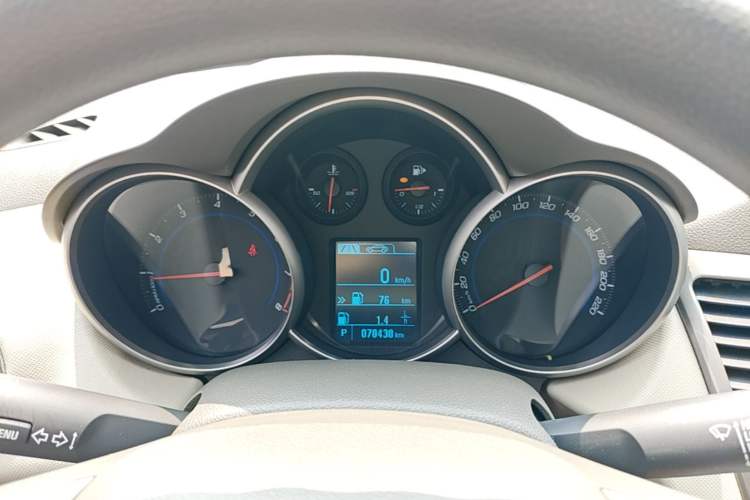 Used Chevrolet Cruze 2015 1.5L Classic SE AT Instrument Cluster