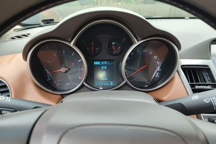 Used Chevrolet Cruze 2015 1.5L Classic SE AT Instrument Cluster