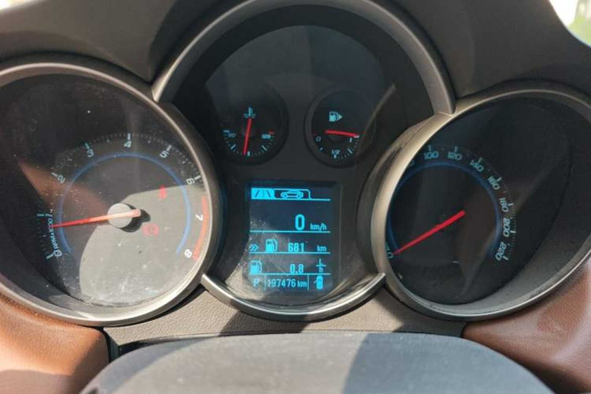 Used Chevrolet Cruze 2015 1.5L Classic SE AT Instrument Cluster