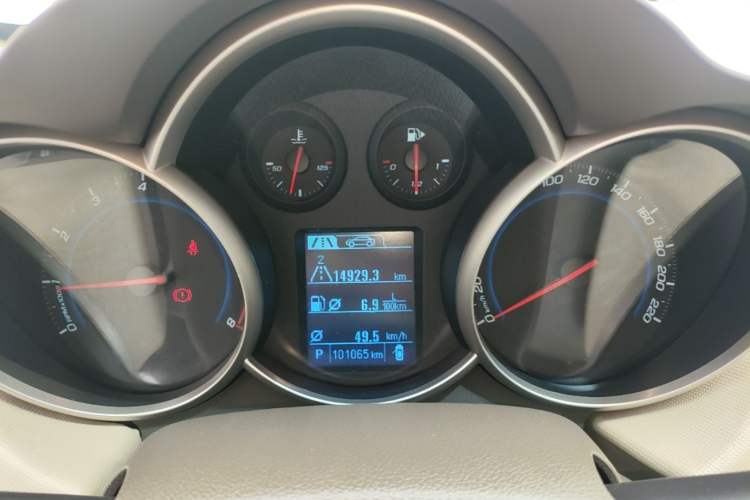 Used Chevrolet Cruze 2015 1.5L Classic SE AT Instrument Cluster