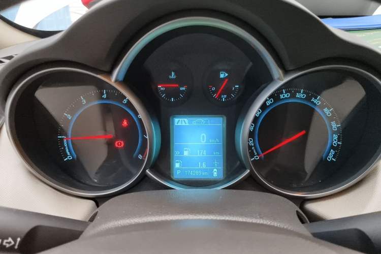 Used Chevrolet Cruze 2015 1.5L Classic SE AT Instrument Cluster