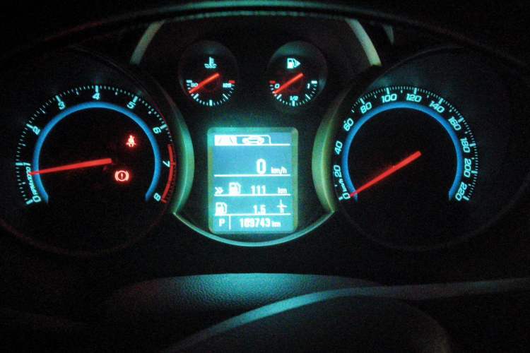 Used Chevrolet Cruze 2015 1.5L Classic SE AT Instrument Cluster