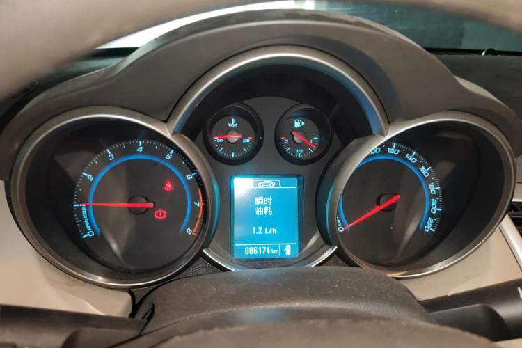 Used Chevrolet Cruze 2015 1.5L Classic SL MT Instrument Cluster