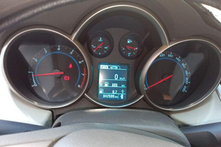 Used Chevrolet Cruze 2015 1.5L Classic SL MT Instrument Cluster