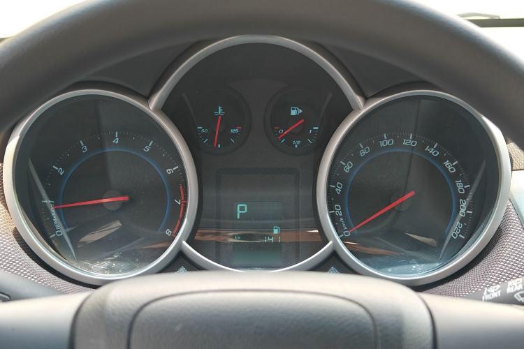 Used Chevrolet Cruze 2015 Hatchback 1.6L Automatic Comfort Edition Instrument Cluster