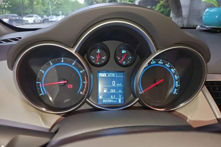 Used Chevrolet Cruze 2015 1.5L Classic SE MT Instrument Cluster