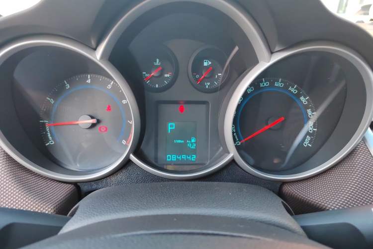 Used Chevrolet Cruze 2015 Hatchback 1.6L Automatic Comfort Edition Instrument Cluster
