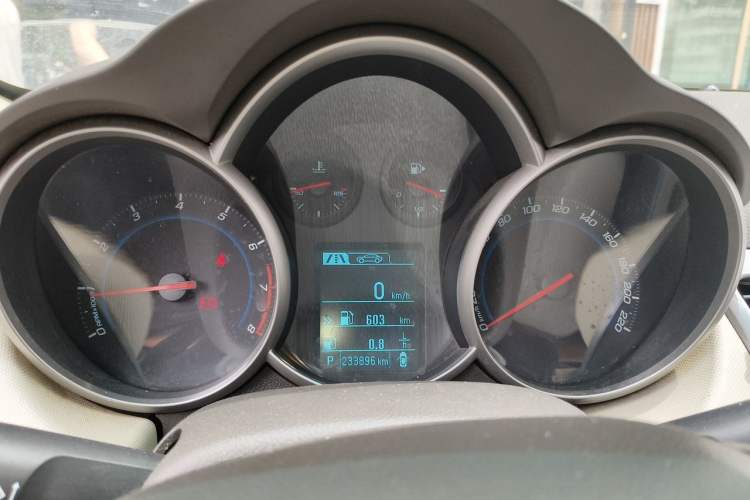 Used Chevrolet Cruze 2015 1.5L Classic SE AT Instrument Cluster