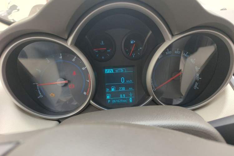 Used Chevrolet Cruze 2015 1.5L Classic SE AT Instrument Cluster