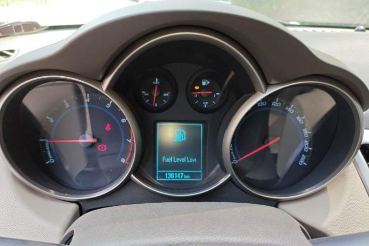 Used Chevrolet Cruze 2015 1.5L Classic SL MT Instrument Cluster