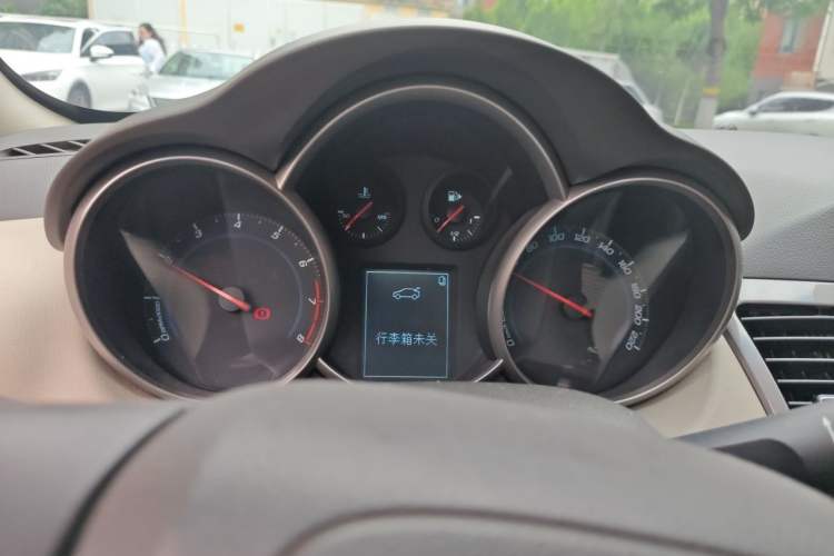 Used Chevrolet Cruze 2015 1.5L Classic SE AT Instrument Cluster