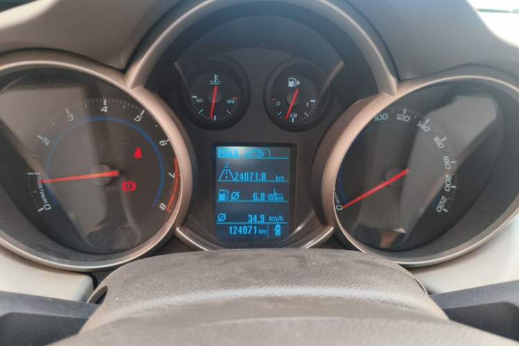 Used Chevrolet Cruze 2015 1.5L Classic SE MT Instrument Cluster