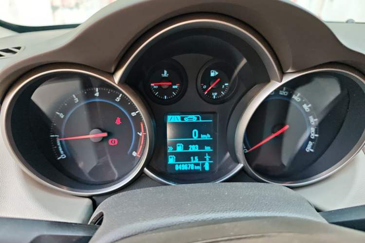 Used Chevrolet Cruze 2015 1.5L Classic SL MT Instrument Cluster