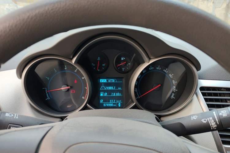 Used Chevrolet Cruze 2015 1.5L Classic SL MT Instrument Cluster