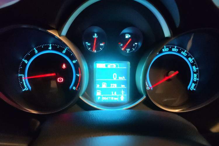 Used Chevrolet Cruze 2015 1.5L Classic SE AT Instrument Cluster